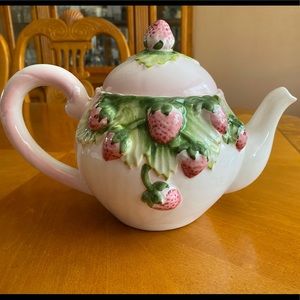 Jay Wilfred, made in Portugal, Strawberry Teapot
